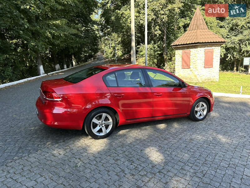 Седан Volkswagen Passat 2013 в Черновцах