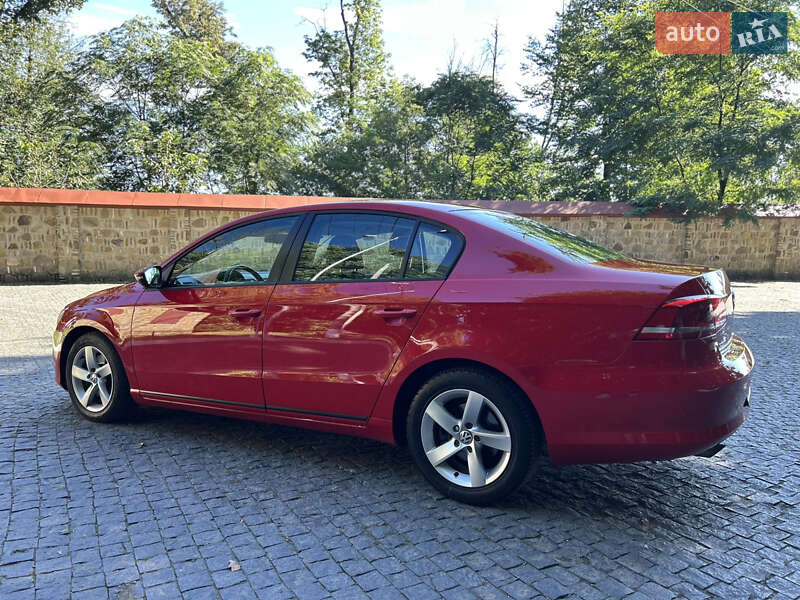 Седан Volkswagen Passat 2013 в Черновцах