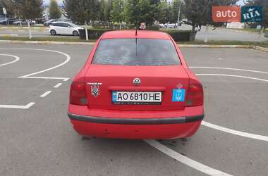 Седан Volkswagen Passat 1998 в Києві