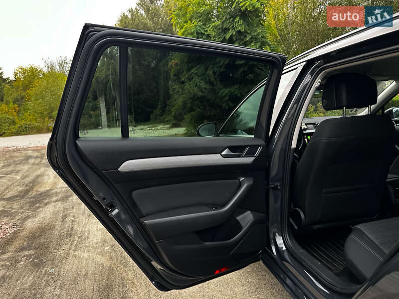 Універсал Volkswagen Passat 2021 в Житомирі