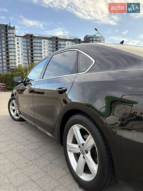 Седан Volkswagen Passat 2012 в Івано-Франківську