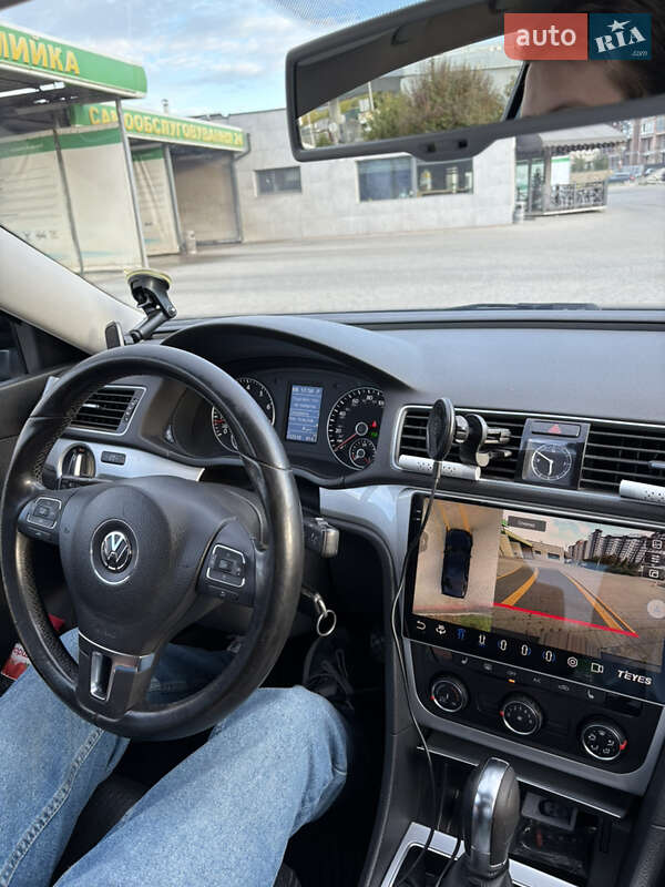 Седан Volkswagen Passat 2012 в Івано-Франківську