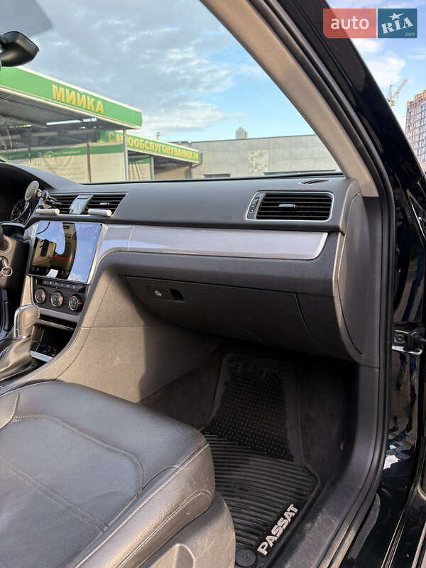 Седан Volkswagen Passat 2012 в Івано-Франківську