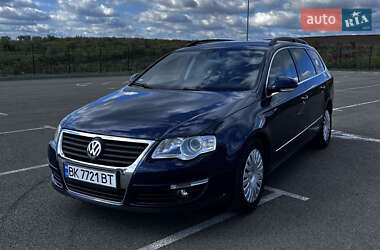 Універсал Volkswagen Passat 2010 в Рівному