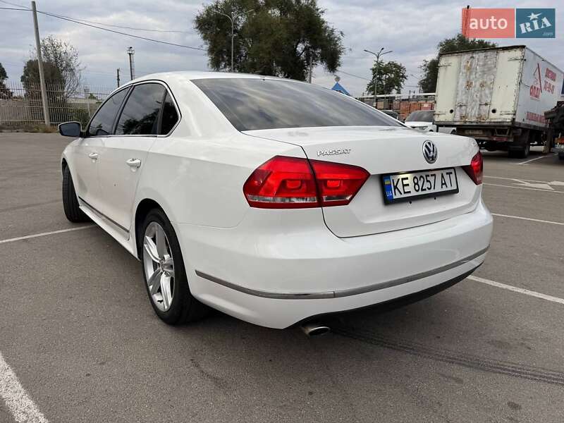 Седан Volkswagen Passat 2013 в Днепре