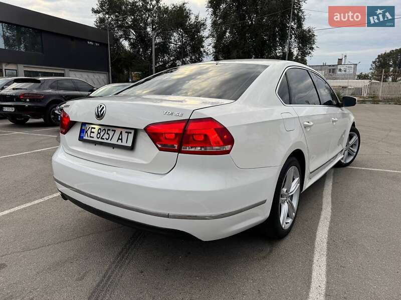Седан Volkswagen Passat 2013 в Днепре