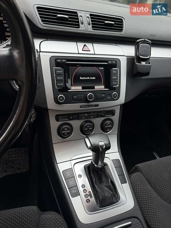 Универсал Volkswagen Passat 2009 в Ровно