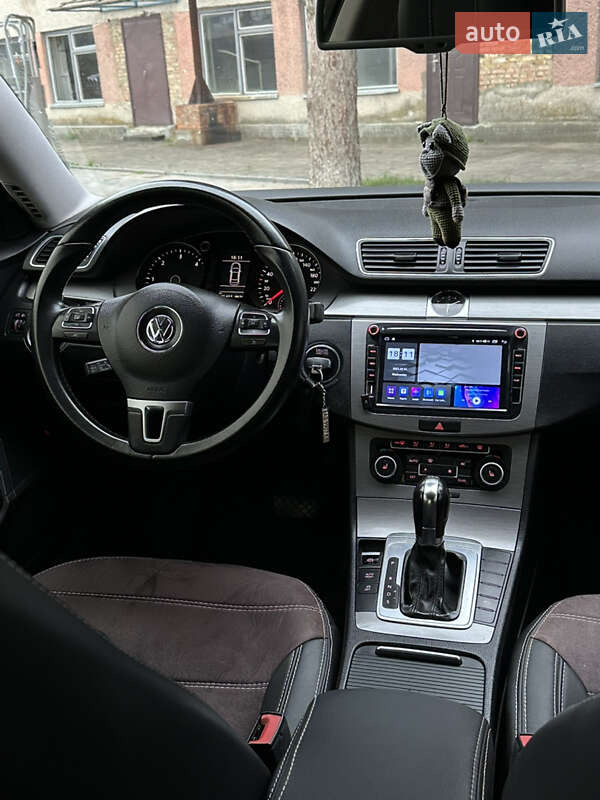 Седан Volkswagen Passat 2011 в Виннице