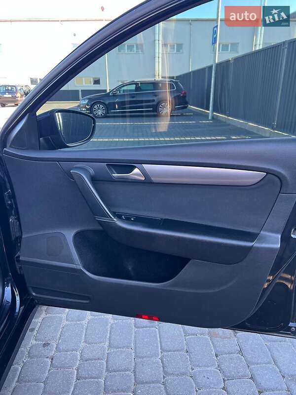 Універсал Volkswagen Passat 2011 в Мукачевому