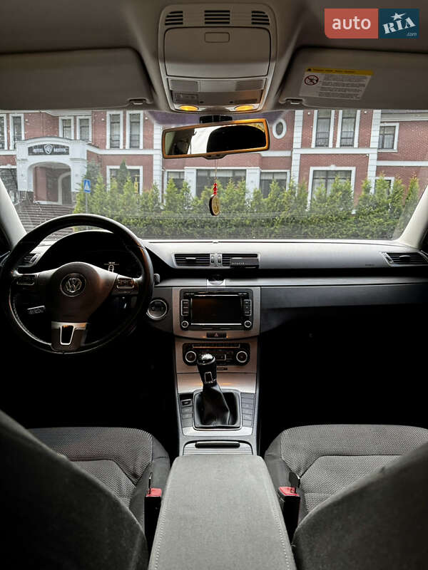 Седан Volkswagen Passat 2011 в Великом Березном