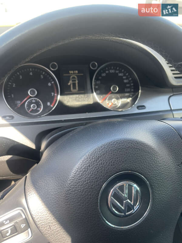 Универсал Volkswagen Passat 2009 в Киеве