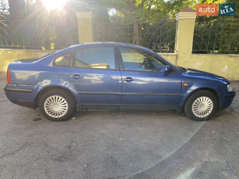 Седан Volkswagen Passat 1998 в Рівному
