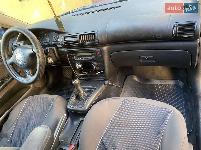 Седан Volkswagen Passat 1998 в Рівному