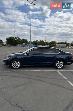 Седан Volkswagen Passat 2018 в Днепре