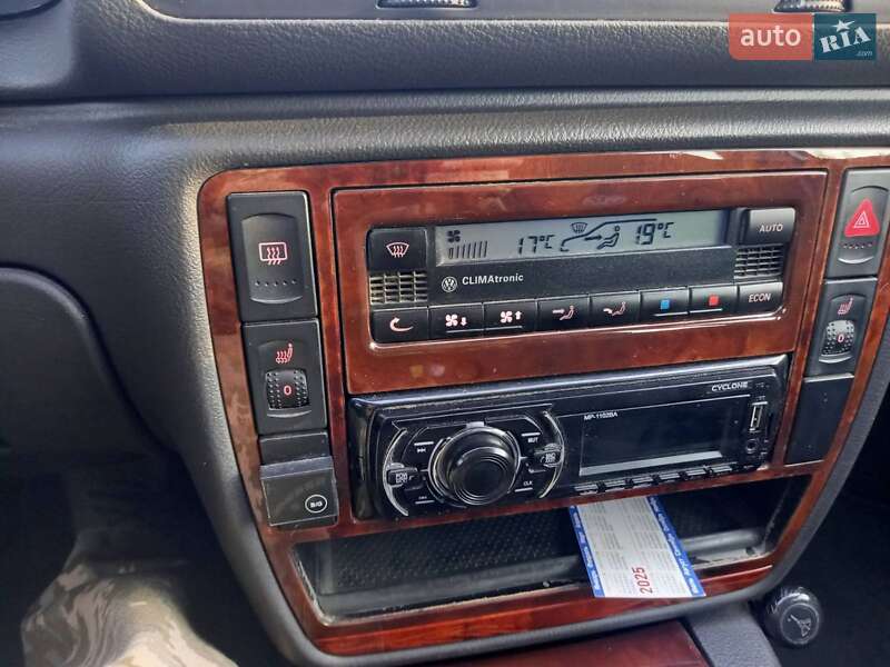 Седан Volkswagen Passat 2004 в Киеве