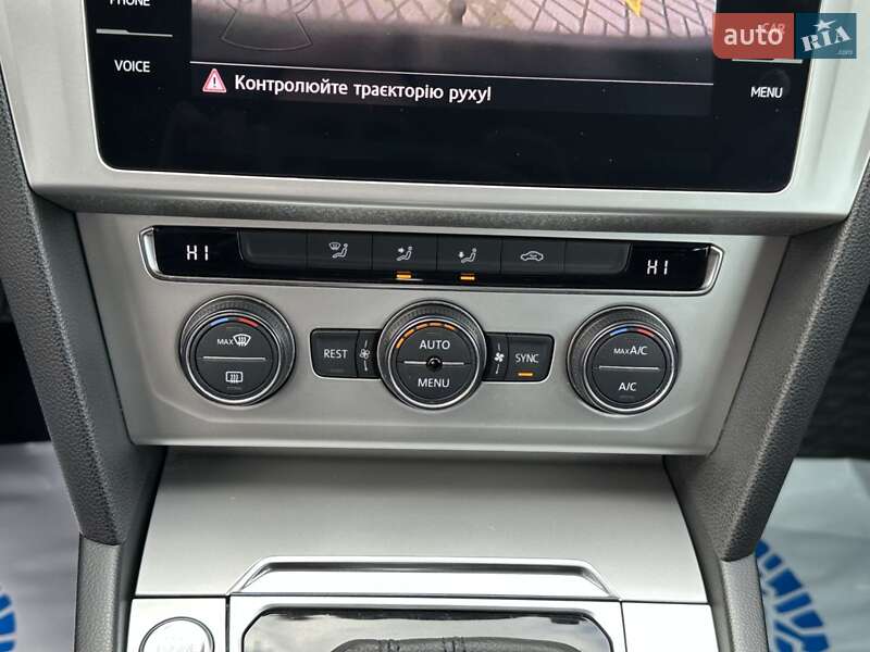 Универсал Volkswagen Passat 2017 в Львове