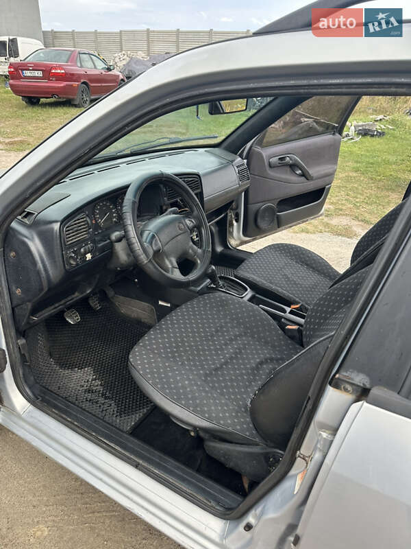 Универсал Volkswagen Passat 1996 в Вышгороде