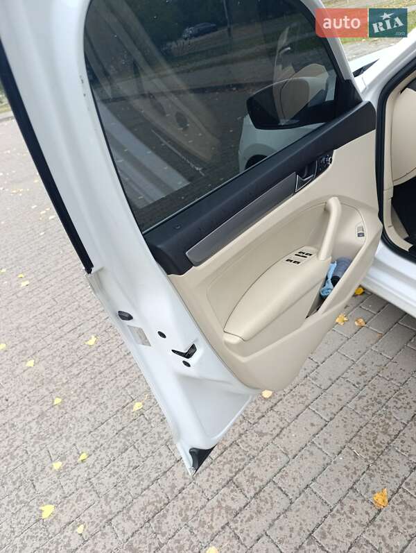 Седан Volkswagen Passat 2013 в Каневе