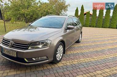 Универсал Volkswagen Passat 2011 в Яворове