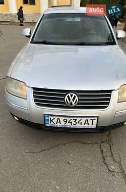 Седан Volkswagen Passat 2005 в Киеве