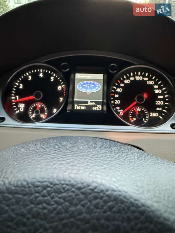 Универсал Volkswagen Passat 2011 в Киеве