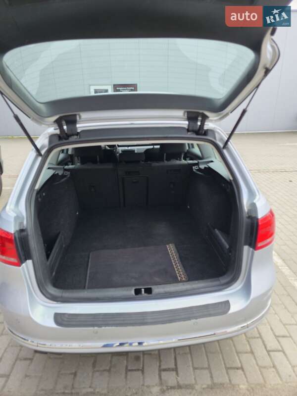 Универсал Volkswagen Passat 2012 в Нововолынске