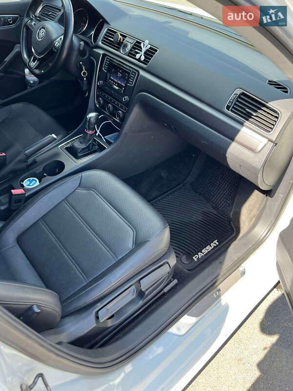 Седан Volkswagen Passat 2016 в Немирове
