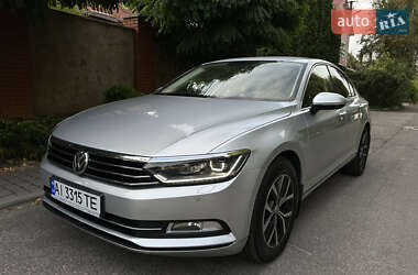 Седан Volkswagen Passat 2018 в Киеве