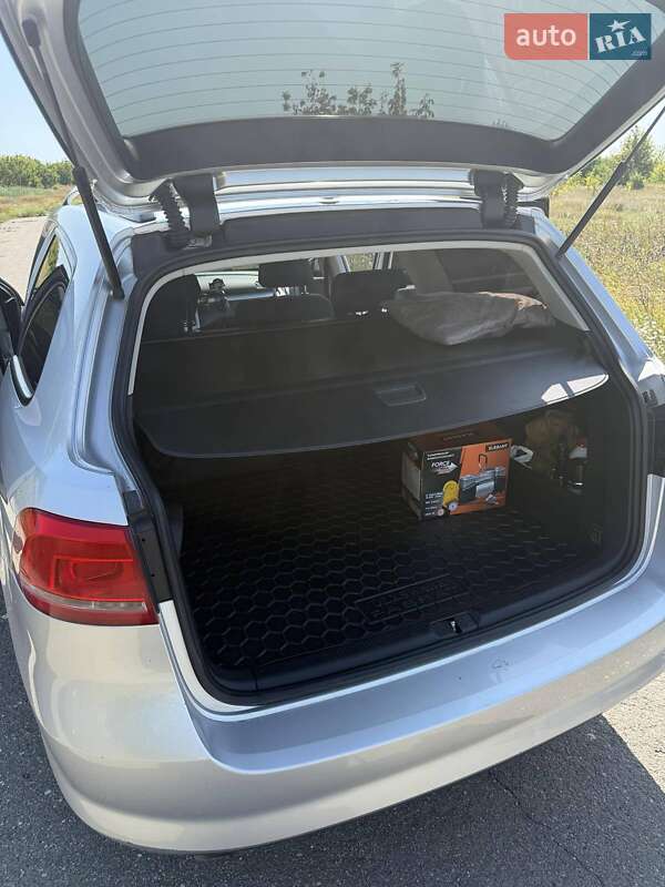 Универсал Volkswagen Passat 2011 в Новониколаевке