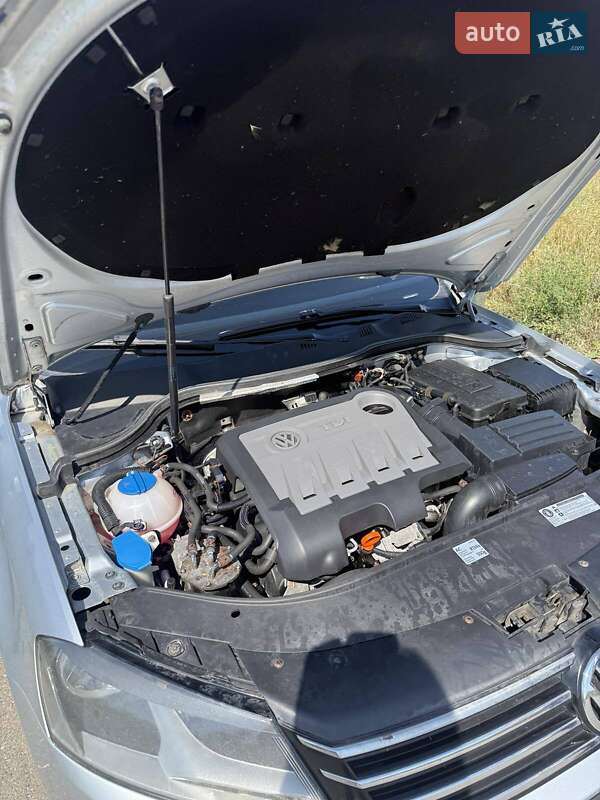 Универсал Volkswagen Passat 2011 в Новониколаевке