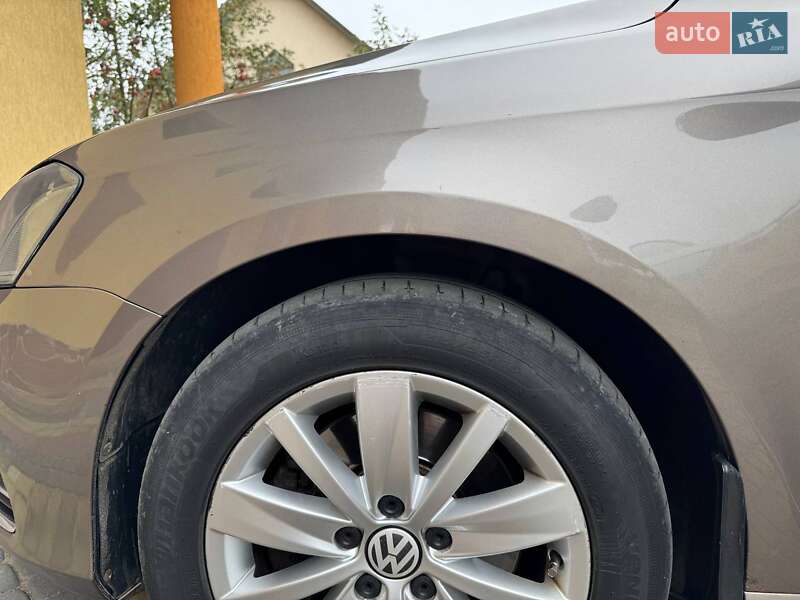 Універсал Volkswagen Passat 2011 в Яворові