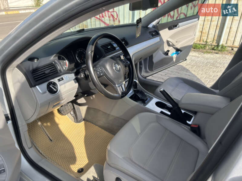 Седан Volkswagen Passat 2012 в Киеве