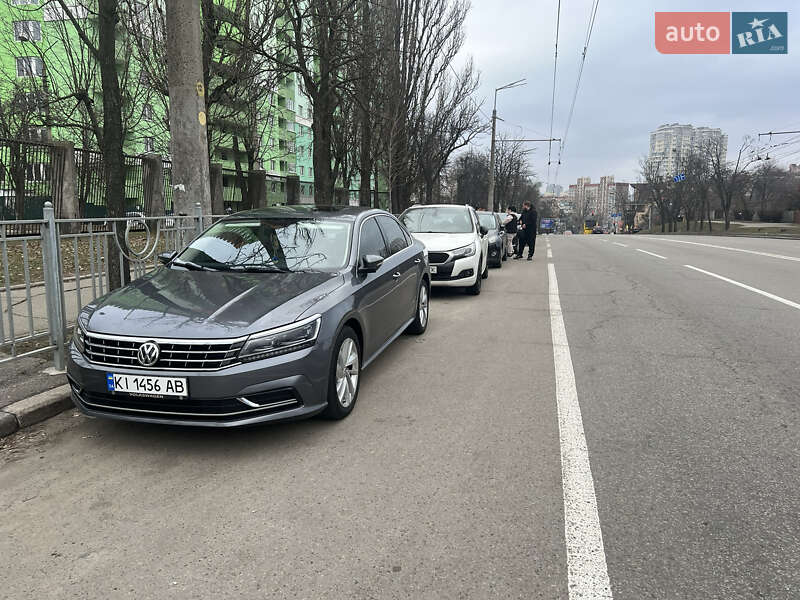 Седан Volkswagen Passat 2017 в Киеве