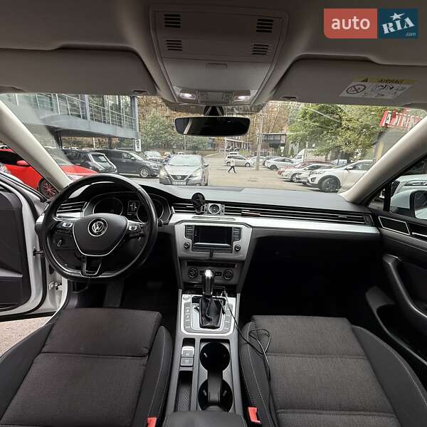 Седан Volkswagen Passat 2015 в Киеве