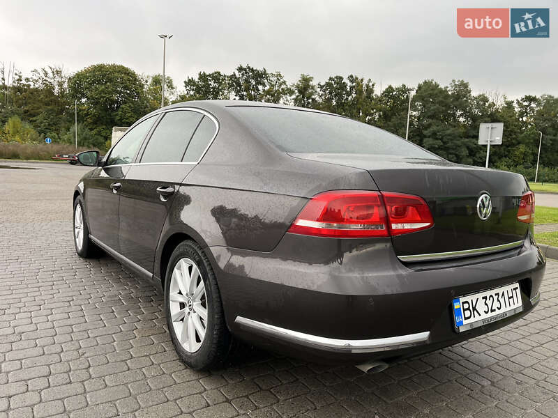 Седан Volkswagen Passat 2011 в Радивилове