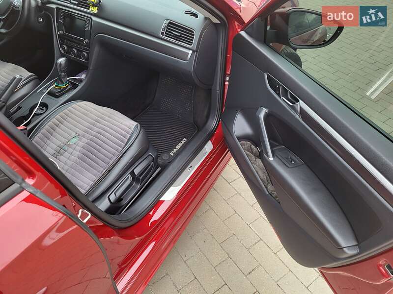 Седан Volkswagen Passat 2018 в Одессе