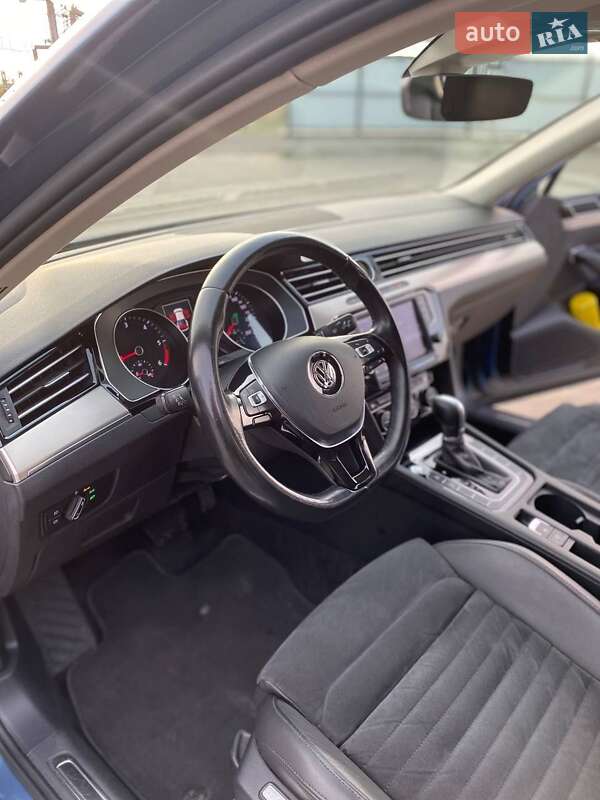 Седан Volkswagen Passat 2015 в Луцке