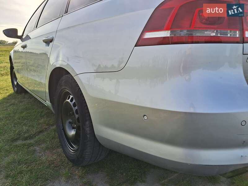 Універсал Volkswagen Passat 2011 в Києві фото 28 Універсал Volkswagen Passat 2011 в Києві