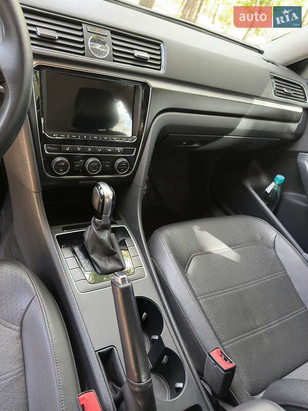 Седан Volkswagen Passat 2016 в Києві