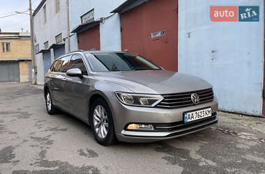 Универсал Volkswagen Passat 2015 в Киеве