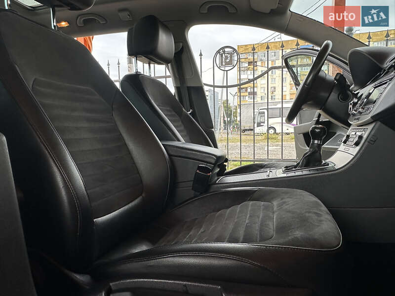 Універсал Volkswagen Passat 2010 в Харкові