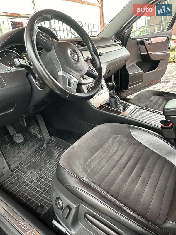 Універсал Volkswagen Passat 2010 в Харкові