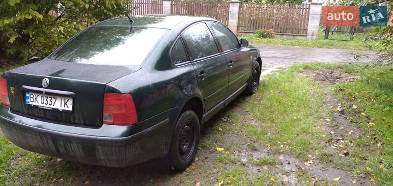 Седан Volkswagen Passat 1997 в Костополе