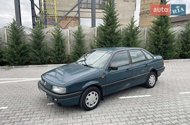 Седан Volkswagen Passat 1992 в Могилев-Подольске