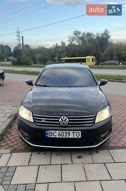Седан Volkswagen Passat 2013 в Львове