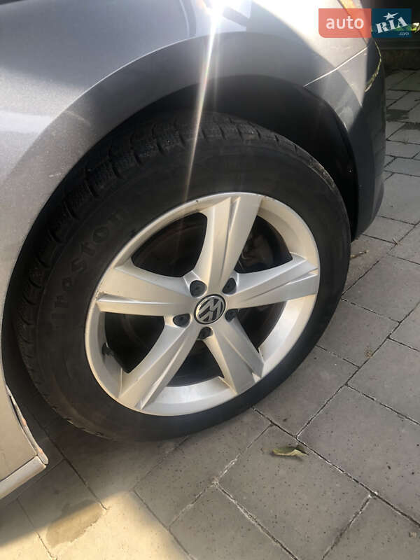 Седан Volkswagen Passat 2015 в Луцке