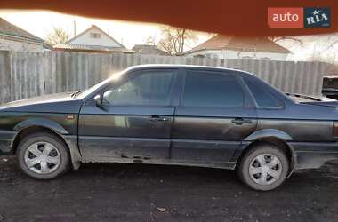 Седан Volkswagen Passat 1992 в Нових Санжарах