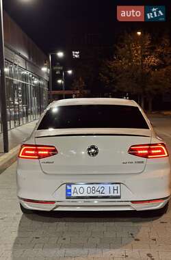 Седан Volkswagen Passat 2015 в Ужгороде