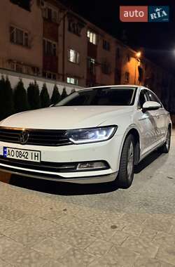 Седан Volkswagen Passat 2015 в Ужгороді