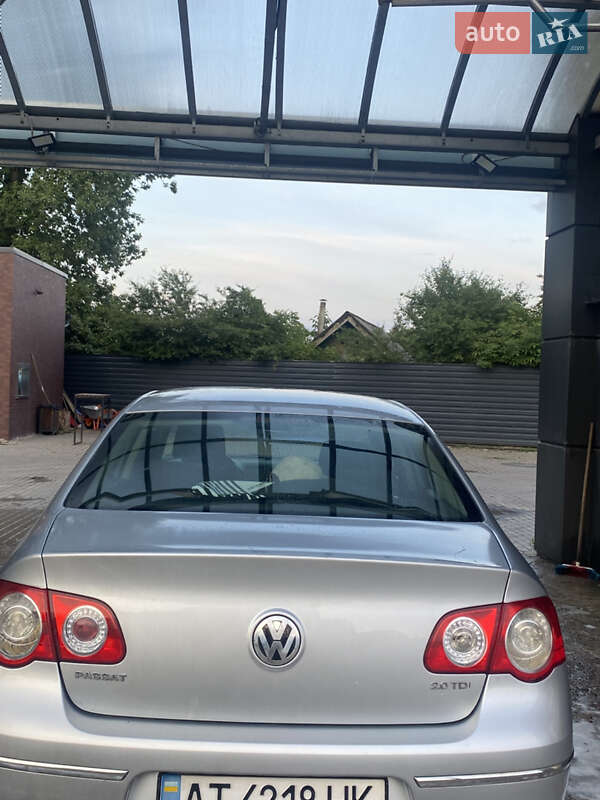 Седан Volkswagen Passat 2005 в Коломые